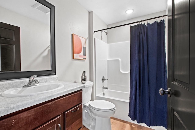 831 Setter Dr, Kaukauna, WI 54130 - full bath featuring vanity, toilet, shower / bath combination with curtain, and wood finished floors