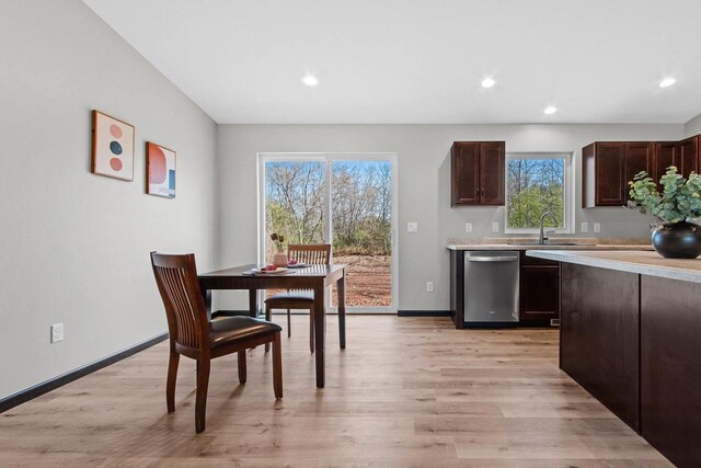 831 Setter Dr, Kaukauna, WI 54130 - dining area featuring light wood-type flooring, recessed lighting, and baseboards