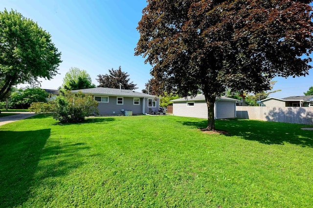 1516 Pierce Ave, Oshkosh, WI 54902 - view of yard