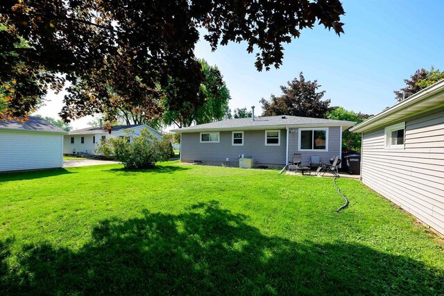 1516 Pierce Ave, Oshkosh, WI 54902 - view of green lawn