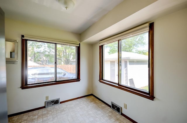 1516 Pierce Ave, Oshkosh, WI 54902 - unfurnished room with baseboards