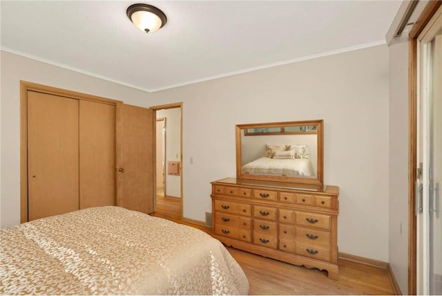1711 Olive St, Stillwater, MN 55082 - bedroom with light wood-type flooring, ornamental molding, a closet, and baseboards