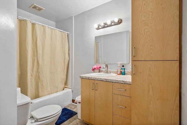 106 S Richmond Ave, Gillett, WI 54124 - full bathroom with toilet, vanity, and shower / bath combo with shower curtain