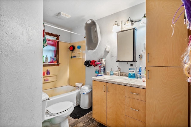 106 S Richmond Ave, Gillett, WI 54124 - full bath with toilet, vanity, a textured wall, and shower / bathtub combination