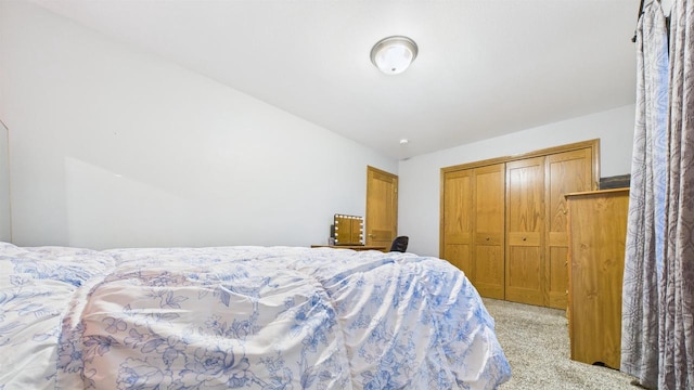 N6464 Canterbury Dr, Fond Du Lac, WI 54937 - bedroom with light colored carpet, a closet, and vaulted ceiling