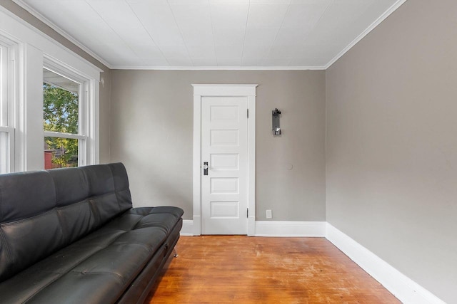 1212 N Leminwah St, Appleton, WI 54911 - living area featuring crown molding, light wood finished floors, and baseboards