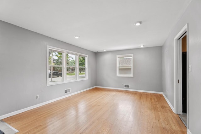 476 Taft St, Fond Du Lac, WI 54935 - empty room with light wood-style flooring, baseboards, and recessed lighting