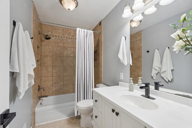 476 Taft St, Fond Du Lac, WI 54935 - full bath featuring vanity, toilet, and shower / bathtub combination with curtain
