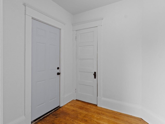 2544 N 35th St Unit 2546, Milwaukee, WI 53210 - foyer with wood finished floors and baseboards