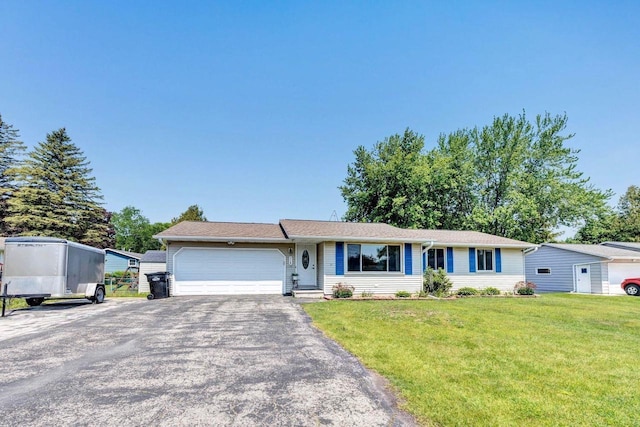 718 Fathom Pl, Sturgeon Bay, WI 54235 - ranch-style home featuring an attached garage, driveway, and a front lawn
