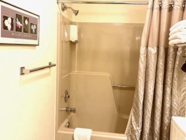 7741 State Highway 42 Unit 105, Egg Harbor, WI 54209 - full bathroom with shower / bathtub combination with curtain