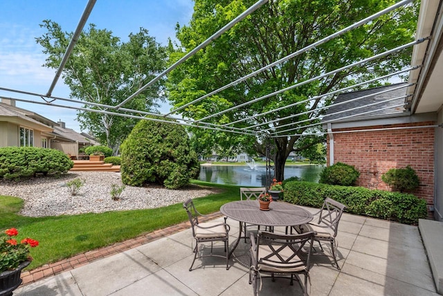 10109 N Gettysburg Ct, Mequon, WI 53092 - view of patio with a water view