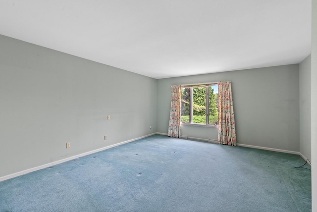 10109 N Gettysburg Ct, Mequon, WI 53092 - carpeted empty room featuring baseboards