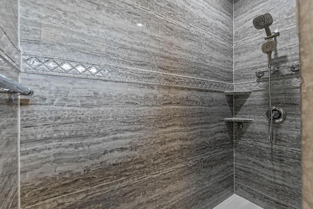 W5706 Mase Ct, Appleton, WI 54915 - full bath featuring tiled shower