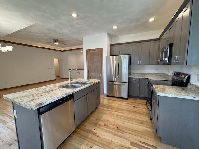 1511 16th Ave, Monroe, WI 53566 - kitchen with appliances with stainless steel finishes, a sink, ceiling fan, a center island with sink, and light wood-style flooring