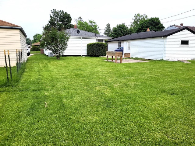 3843 S 95th St, Milwaukee, WI 53228 - view of yard with a patio area