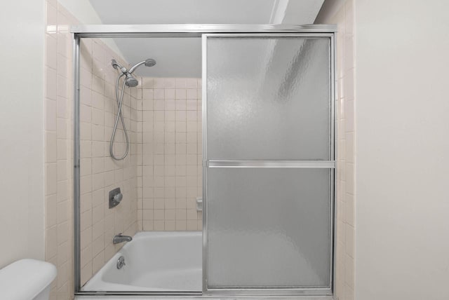 840 Woodland Ct Unit Ee-1, Fontana, WI 53125 - full bathroom featuring combined bath / shower with glass door and toilet