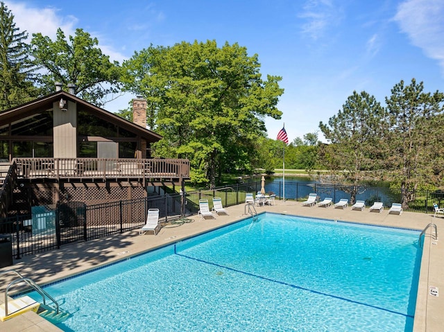 840 Woodland Ct Unit Ee-1, Fontana, WI 53125 - community pool with a patio area and a water view