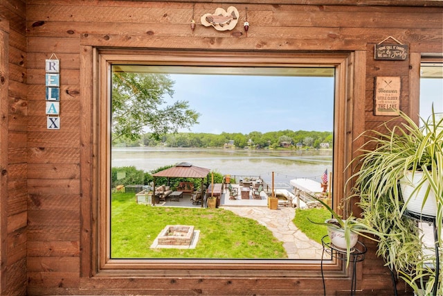 5420 W Peninsula Dr, Waterford, WI 53185 - entryway featuring a water view