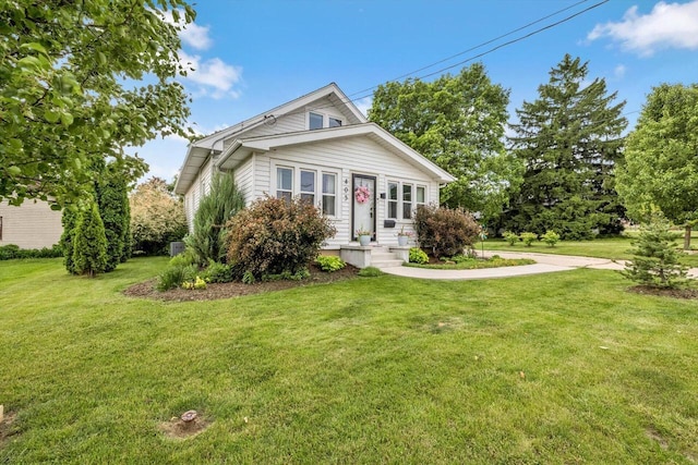 405 W Washington St, Waterford, WI 53185 - view of front facade featuring a front yard