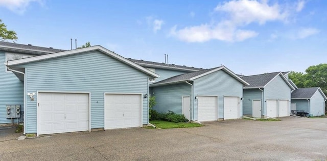 1109 Mckenna Blvd Unit G, Madison, WI 53719 - view of front facade featuring an outdoor structure and a garage