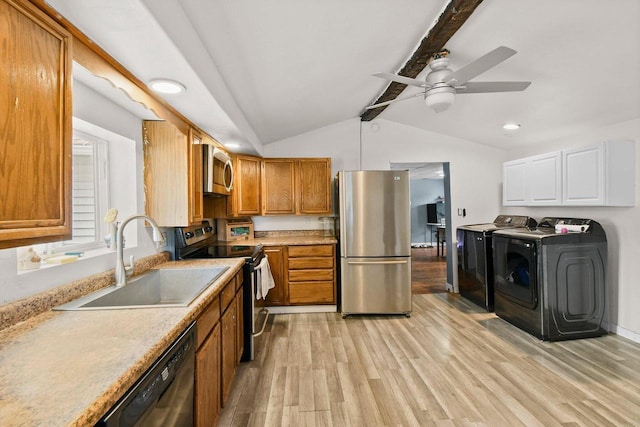 324 N Lincoln Ave, Beaver Dam, WI 53916 - kitchen with stainless steel appliances, independent washer and dryer, light wood-type flooring, a ceiling fan, and light countertops