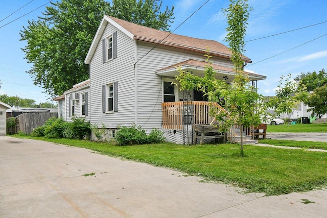 324 N Lincoln Ave, Beaver Dam, WI 53916 - view of front of property featuring a porch