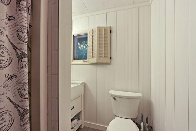 2518 Borg Rd, Delavan, WI 53115 - bathroom featuring toilet and a shower with shower curtain