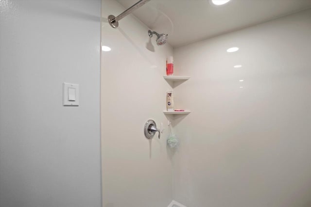 7101 W Tripoli Ave, Milwaukee, WI 53220 - bathroom view of a shower