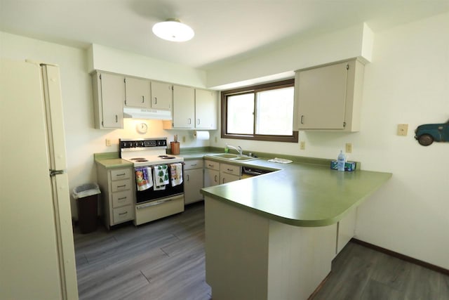 525 Walnut Grove Dr, Madison, WI 53717 - kitchen featuring white range with electric stovetop, under cabinet range hood, a peninsula, a sink, and dark wood-type flooring