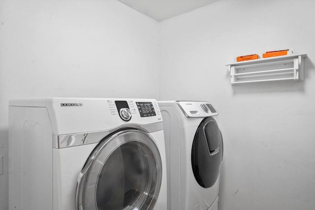 6650 N 114th St, Milwaukee, WI 53224 - laundry area with washing machine and clothes dryer