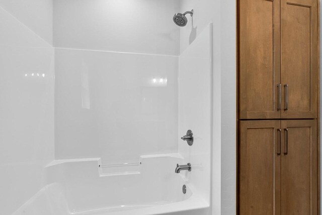 3566 W Hank Ave, De Pere, WI 54115 - bathroom with bathing tub / shower combination