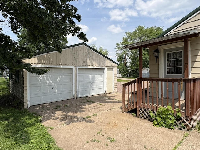 230 Park Ave, Wisconsin Rapids, WI 54495 - view of detached garage