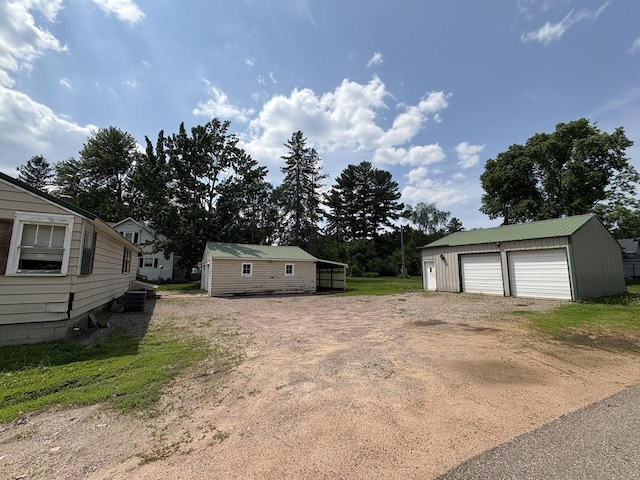 230 Park Ave, Wisconsin Rapids, WI 54495 - view of yard with an outbuilding and a garage