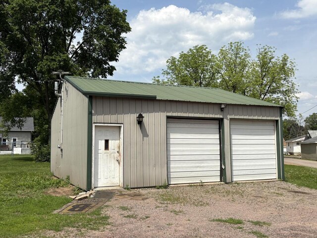 230 Park Ave, Wisconsin Rapids, WI 54495 - view of detached garage