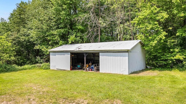 E1424 N Lake Rd, Iola, WI 54945 - view of pole building with a yard and a view of trees
