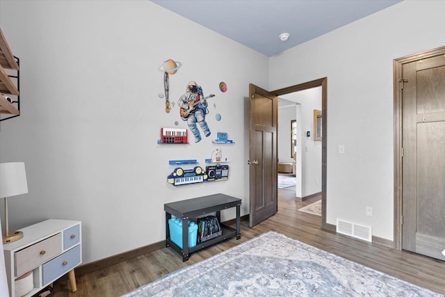 4835 W Jack Pine Ct, Appleton, WI 54913 - bedroom featuring wood finished floors and baseboards