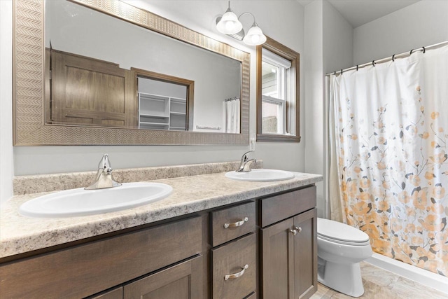 4835 W Jack Pine Ct, Appleton, WI 54913 - full bath featuring double vanity, toilet, and curtained shower