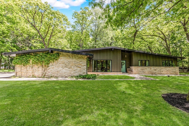 1418 Mill Rd, Delafield, WI 53018 - mid-century modern home with a front yard, stone siding, and board and batten siding