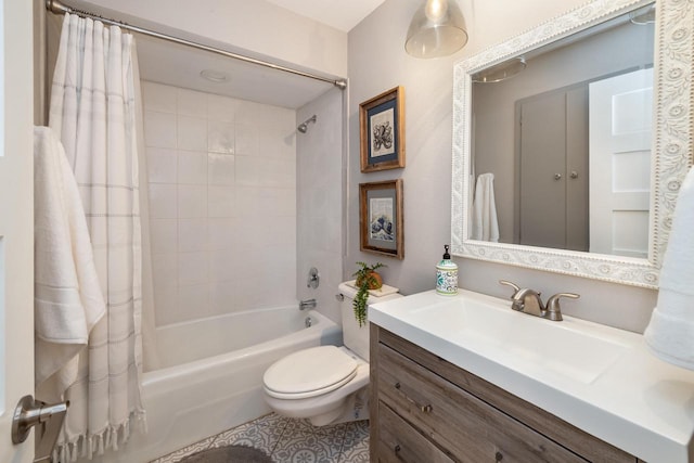 1418 Mill Rd, Delafield, WI 53018 - full bath featuring shower / bath combo with shower curtain, toilet, and vanity