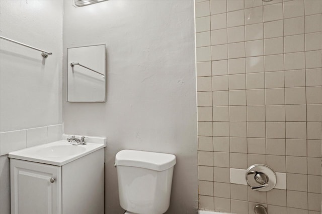 1718 W Washington St Unit 1720, Milwaukee, WI 53204 - bathroom with vanity, toilet, and shower / washtub combination
