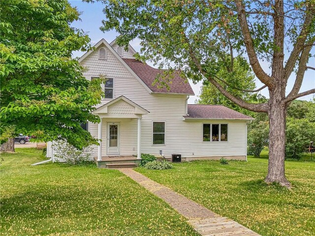 231 S Woodworth St, Elmwood, WI 54740 - victorian home featuring a front lawn and a shingled roof