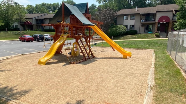 5313 Brody Dr Unit 202, Madison, WI 53705 - community playground with a yard