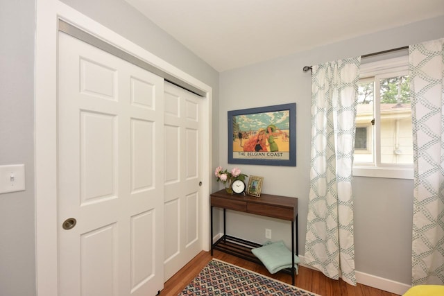 7062 N 46th St, Milwaukee, WI 53223 - entrance foyer featuring wood finished floors and baseboards