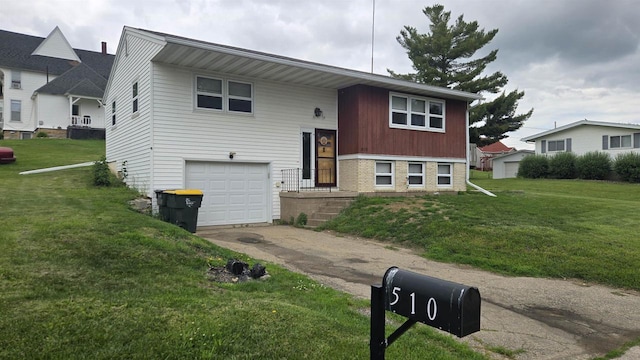 510 N Monroe St, Lancaster, WI 53813 - raised ranch featuring driveway, an attached garage, and a front yard
