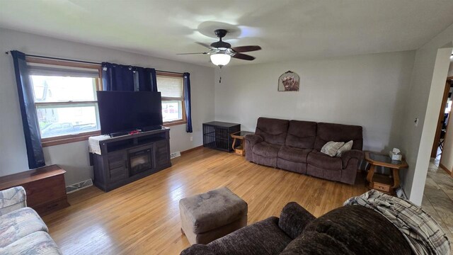510 N Monroe St, Lancaster, WI 53813 - living area featuring light wood finished floors, ceiling fan, and baseboards