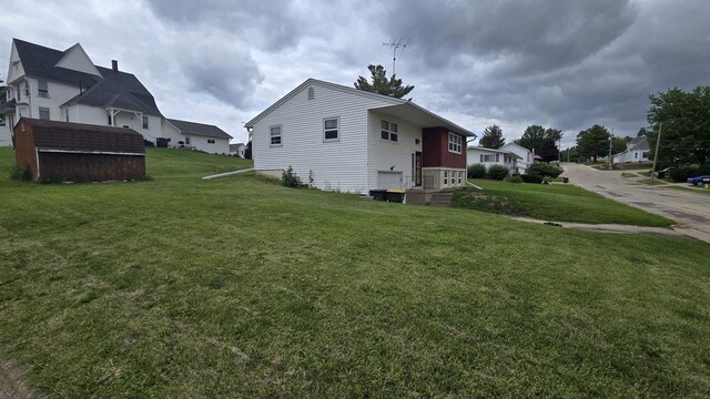 510 N Monroe St, Lancaster, WI 53813 - view of side of property featuring a yard and a residential view