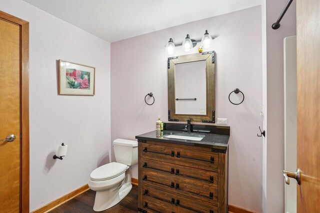 7965 Westhill Cir, Verona, WI 53593 - bathroom featuring wood finished floors, toilet, vanity, and baseboards