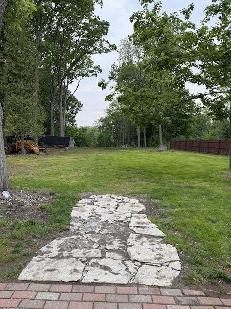 4726 N Green Bay Rd, Racine, WI 53404 - view of yard