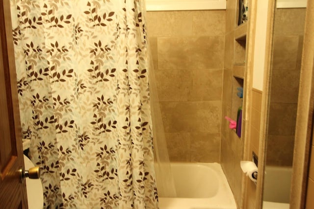 4726 N Green Bay Rd, Racine, WI 53404 - bathroom featuring shower / tub combo with curtain